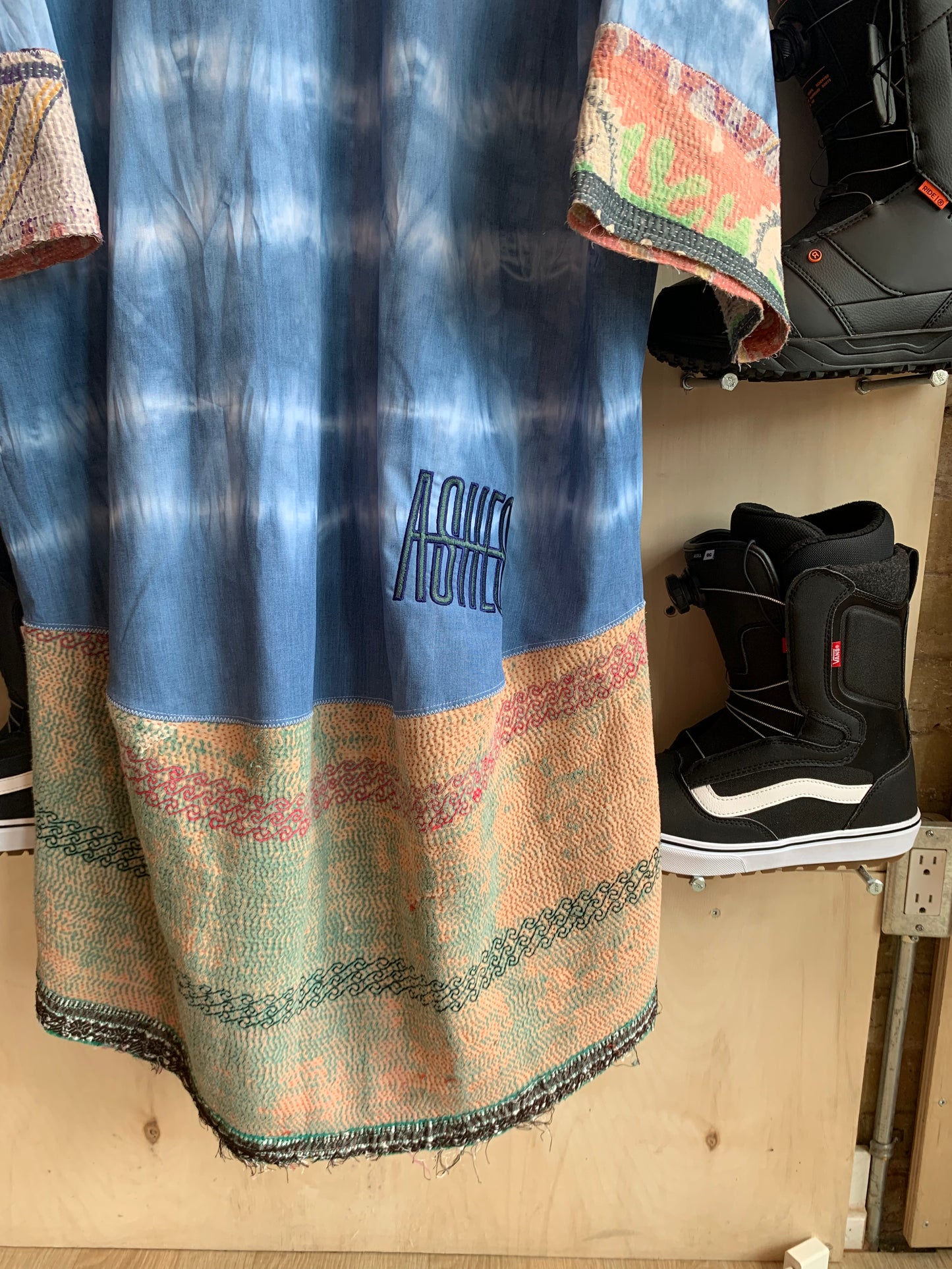 PAINTERS SHIRT x MIND YOUR BEES- fits up to 3XL - SHADES OF BLUE