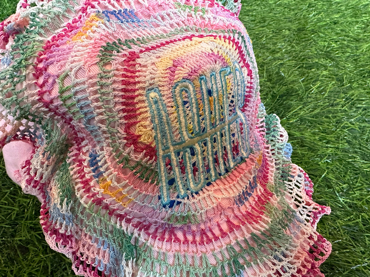 PASTEL DOILY CHAPEAU