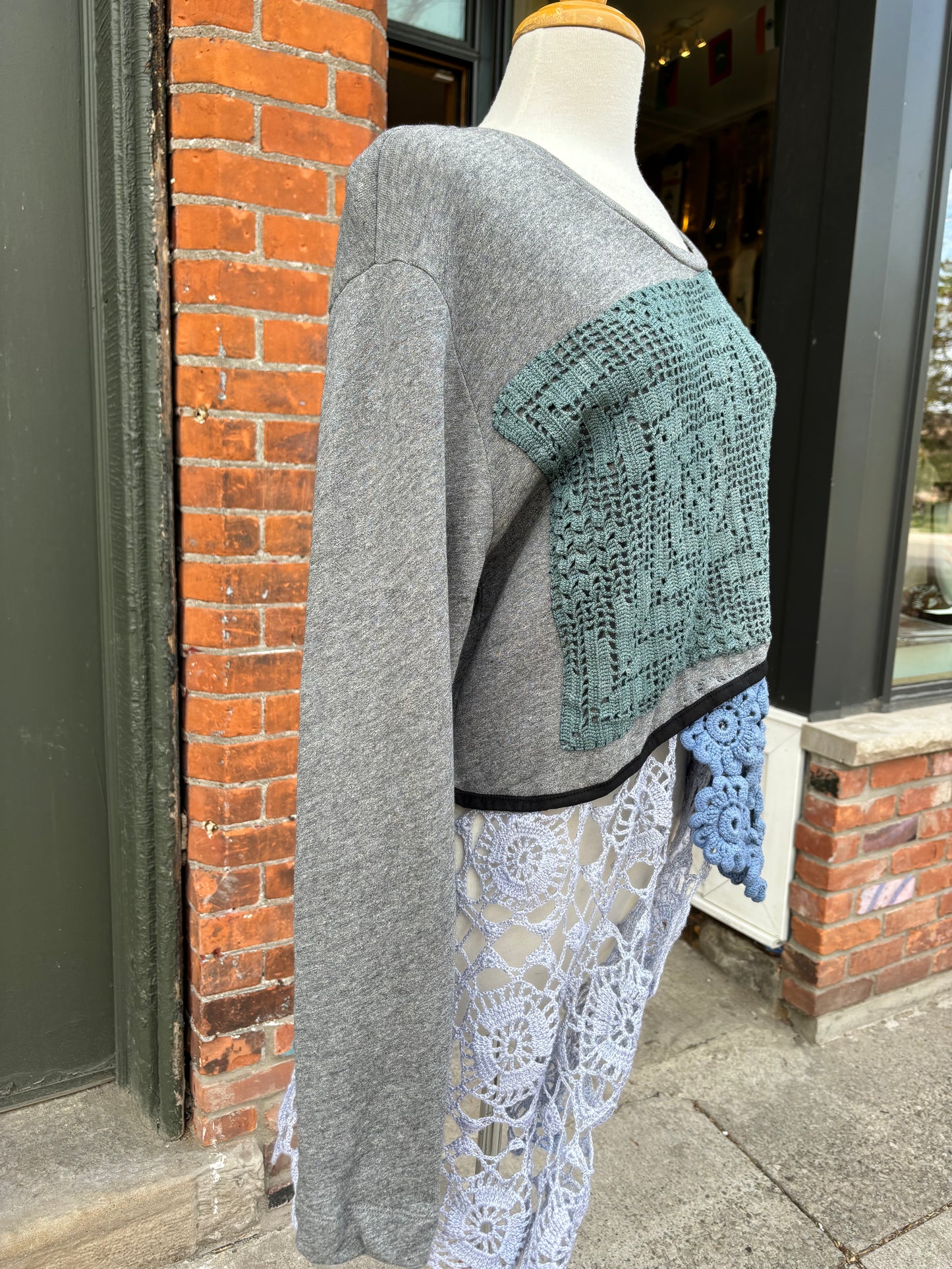 GREY SWEATSHIRT WITH DYED DOILIES - M