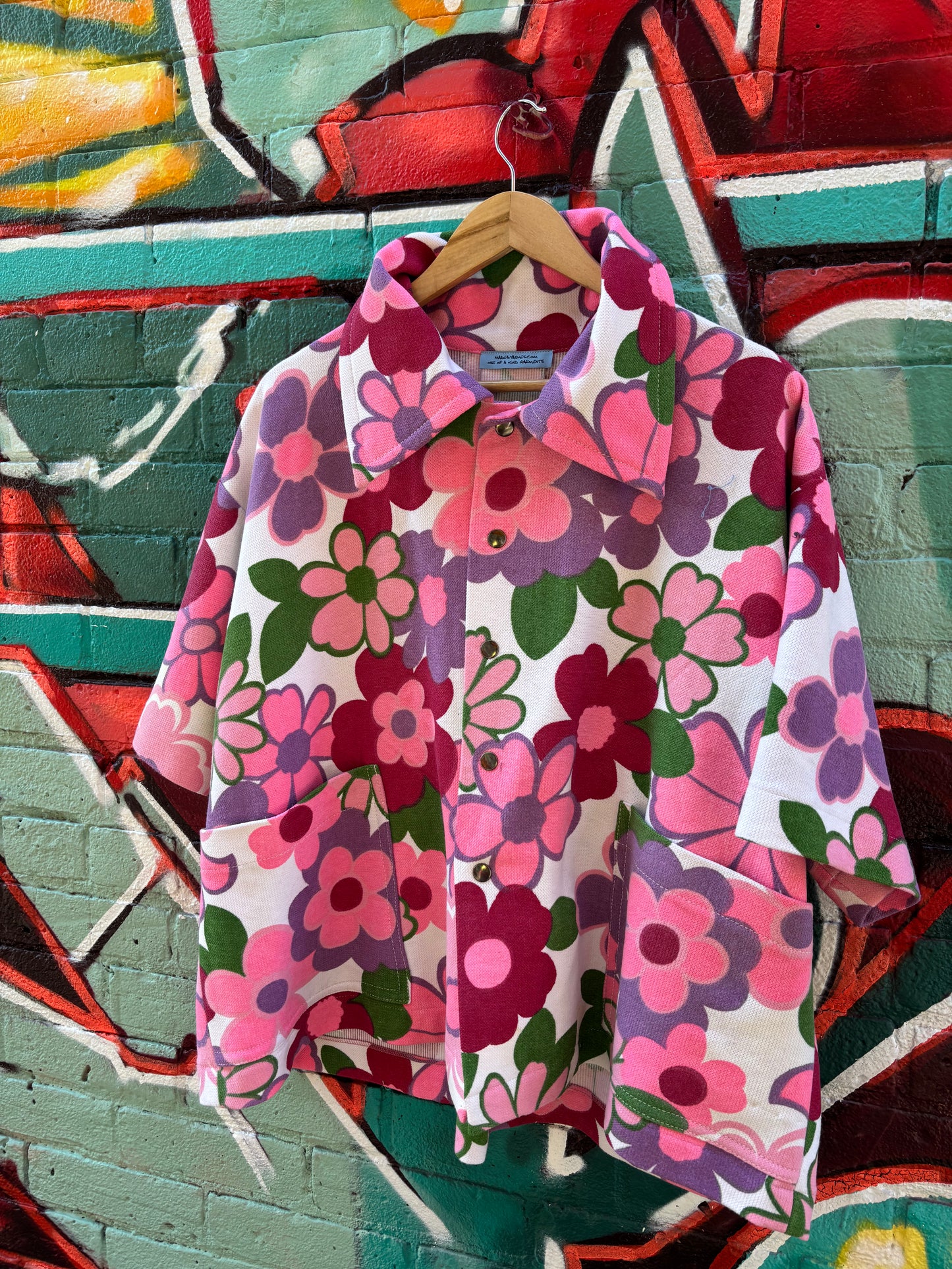FLOWER POP COLLARED TOP