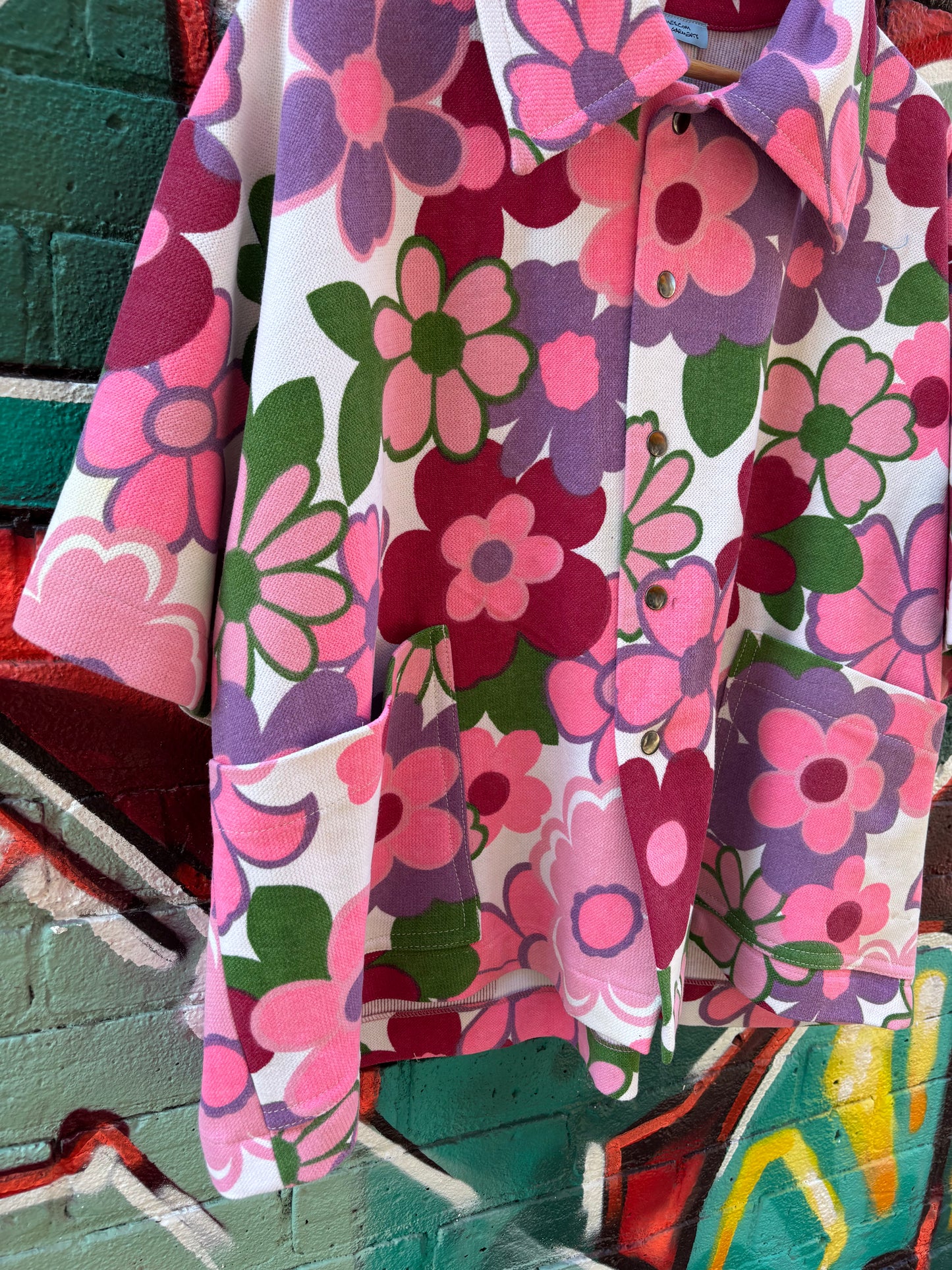 FLOWER POP COLLARED TOP