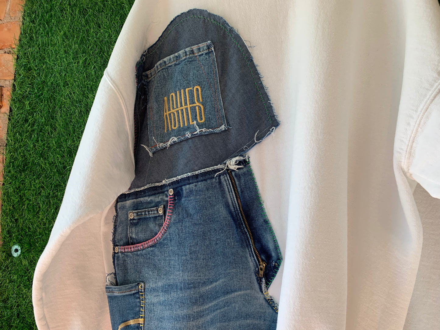 DENIM EYES CREW NECK SWEATER - 3XL