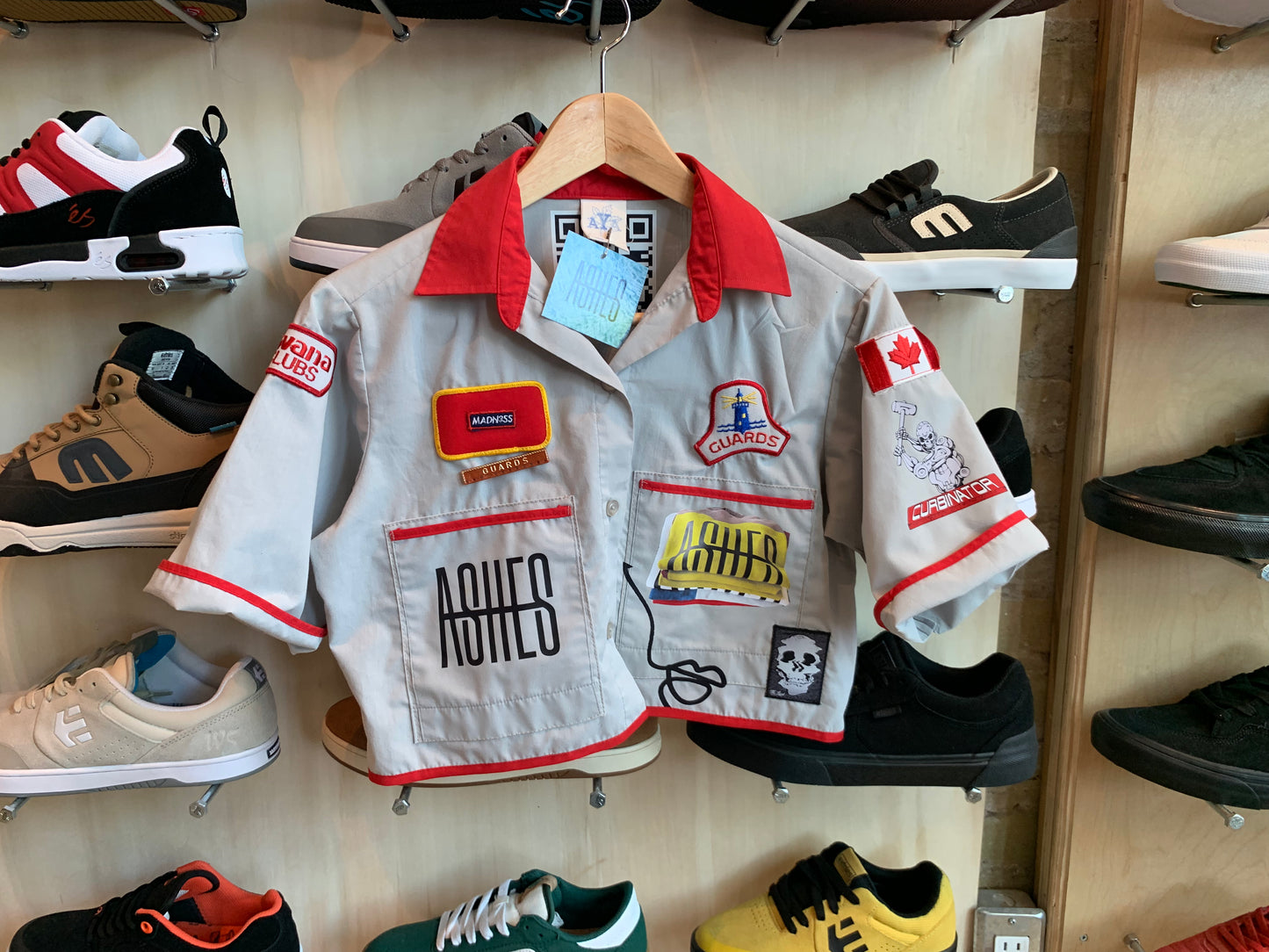 GUARDS COLLAGE CROP TOP - S/M