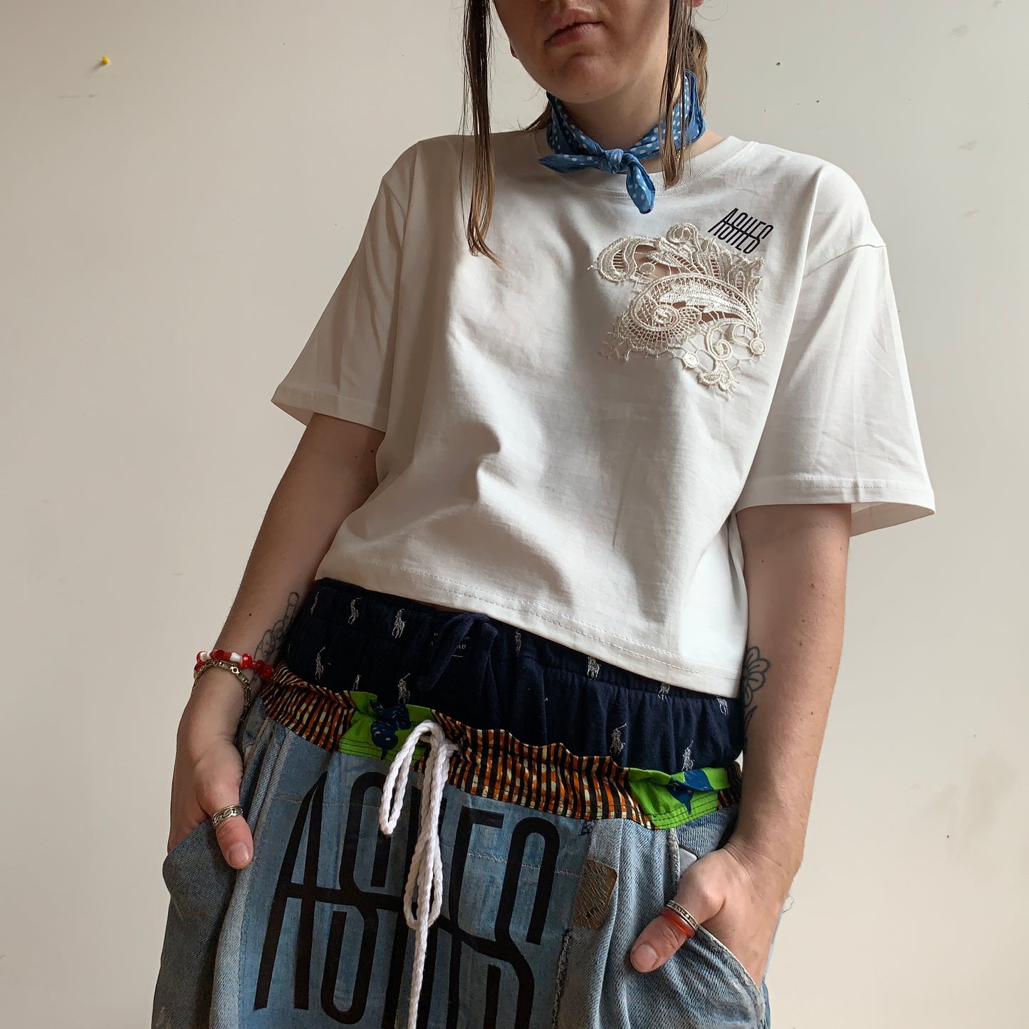 LACE DREAMS - MEDIUM - CROPPED TSHIRT