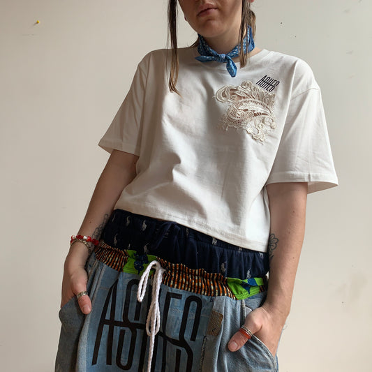 LACE DREAMS - MEDIUM - CROPPED TSHIRT