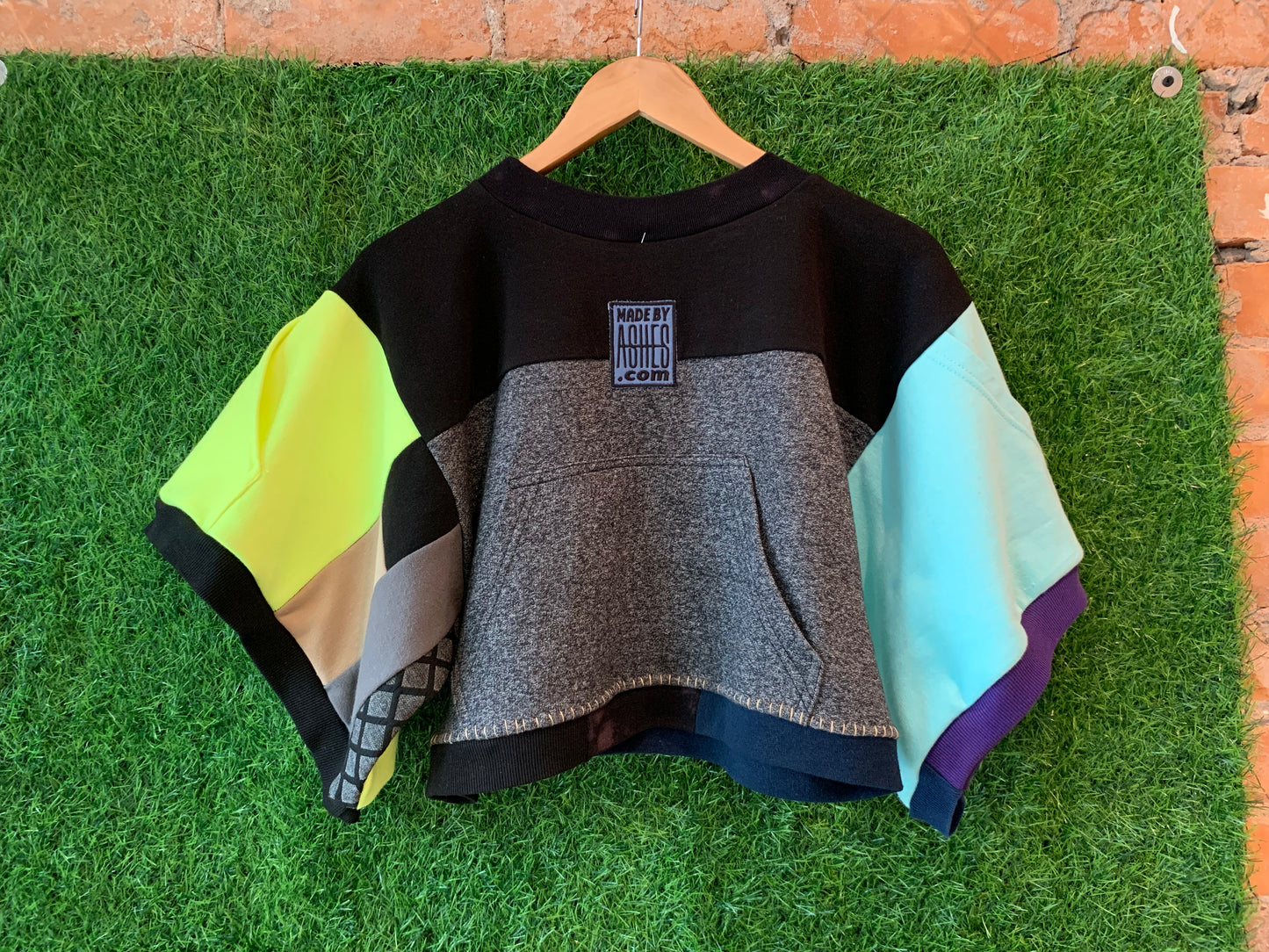 CROPPED SHORT SLEEVE SWEATER - SQUARED AWAY - MEDIUM