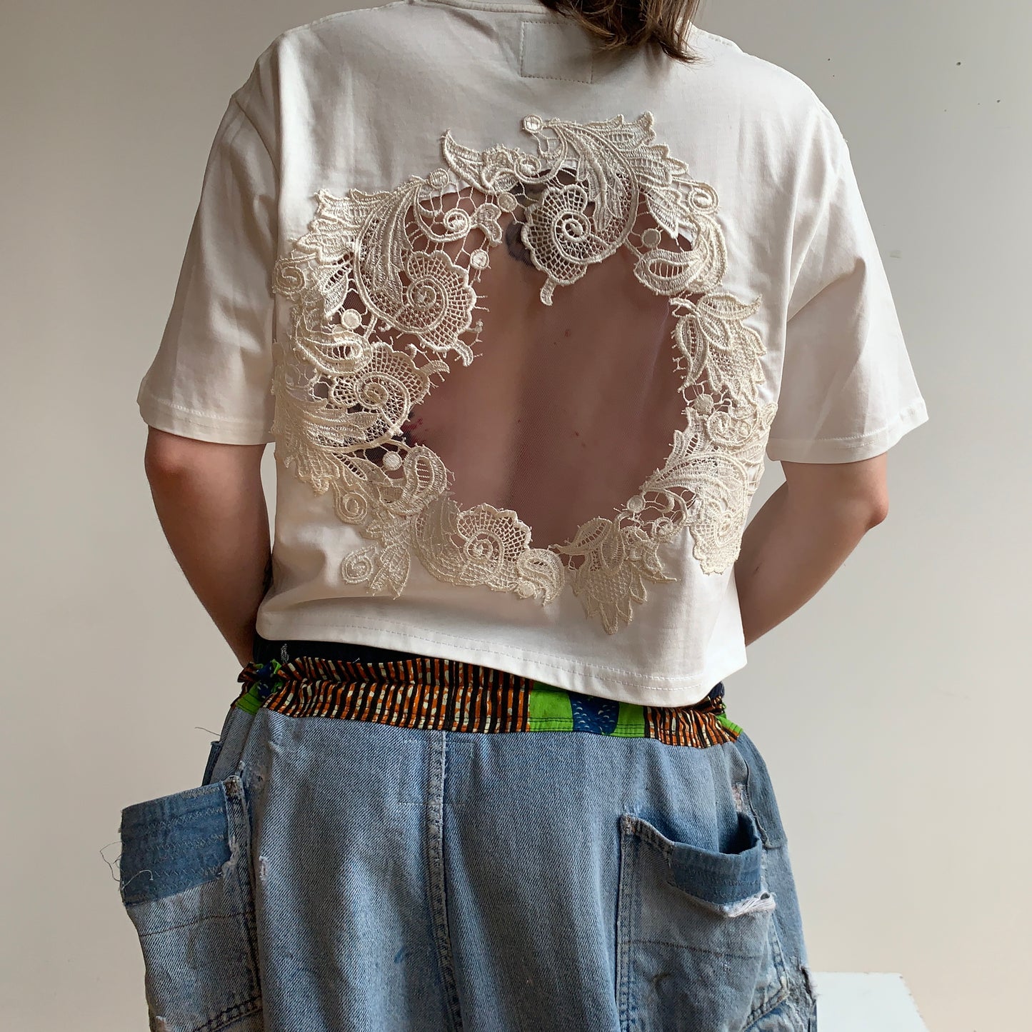 LACE DREAMS - MEDIUM - CROPPED TSHIRT