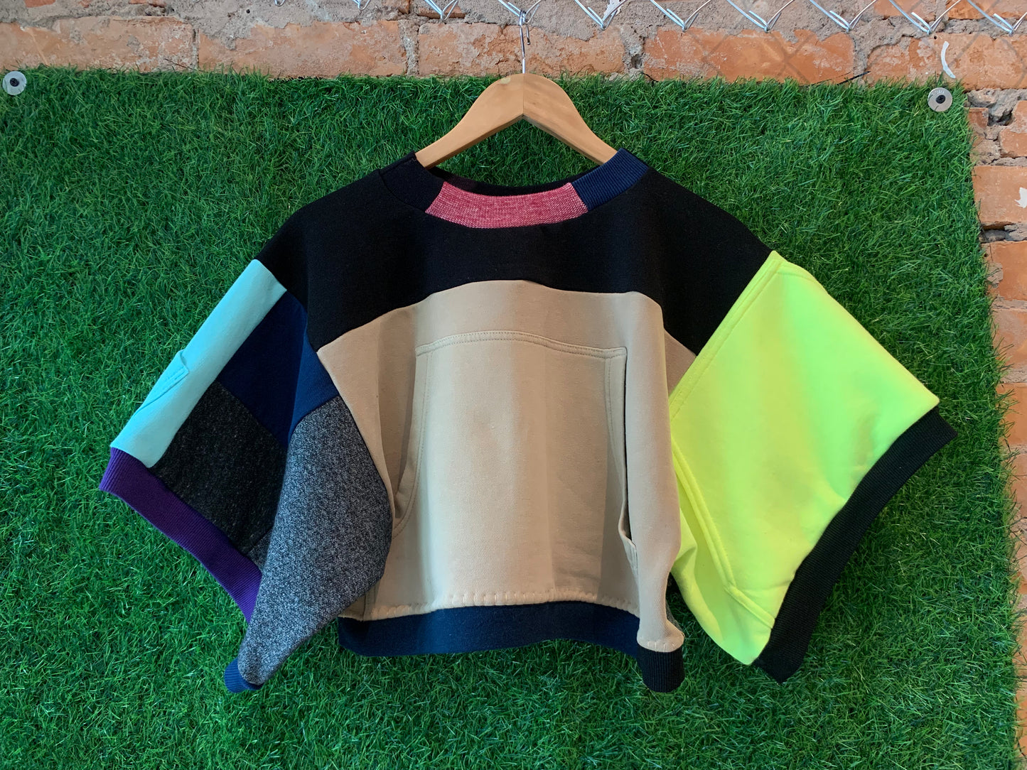 CROPPED SHORT SLEEVE SWEATER - SQUARED AWAY - MEDIUM