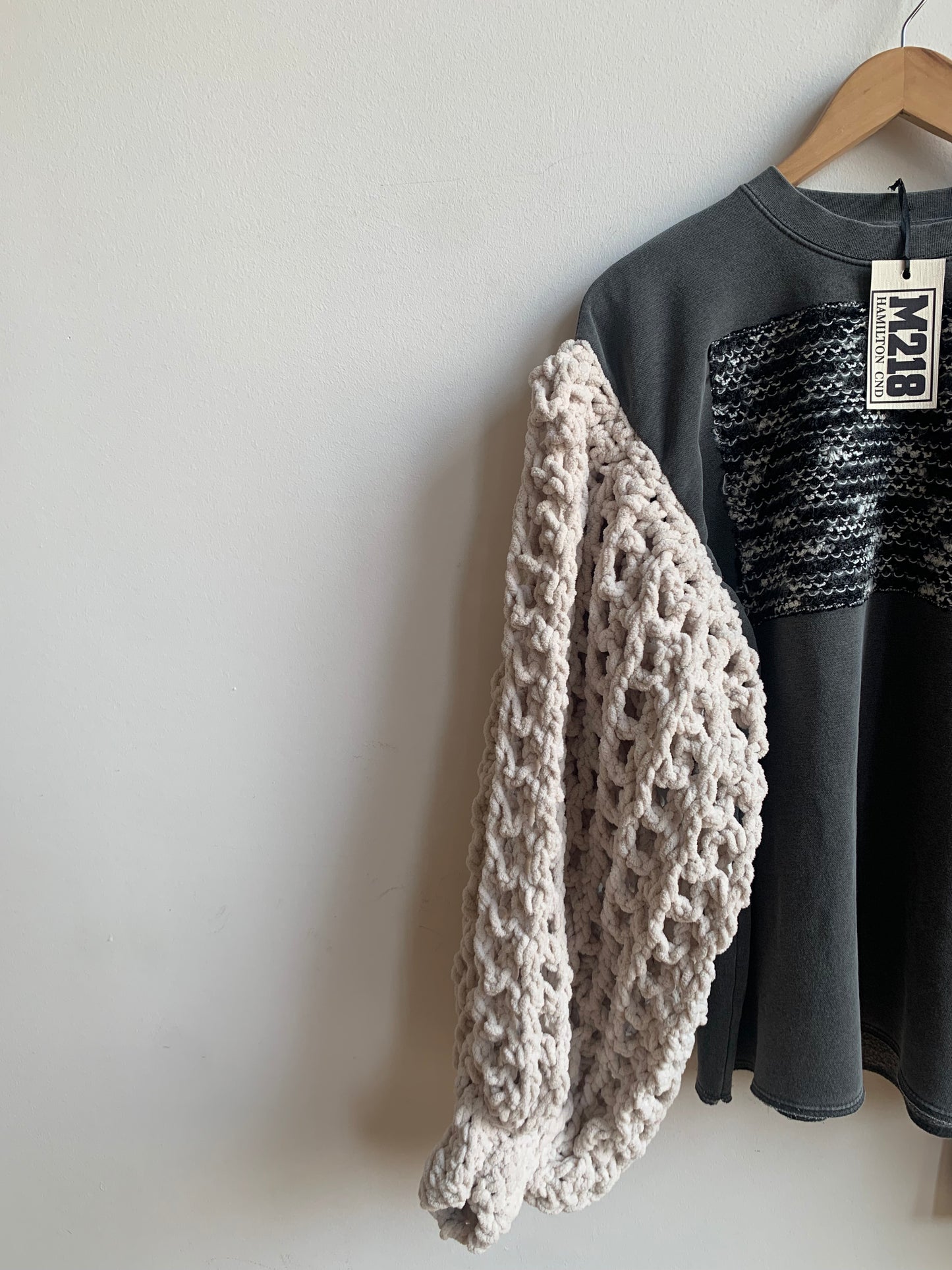 M218 - CROCHET SWEATER