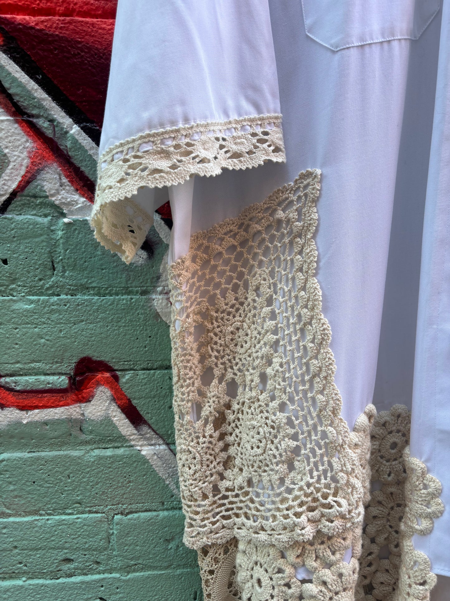 WHITE COLLARED TOP WITH VINTAGE DOILIES