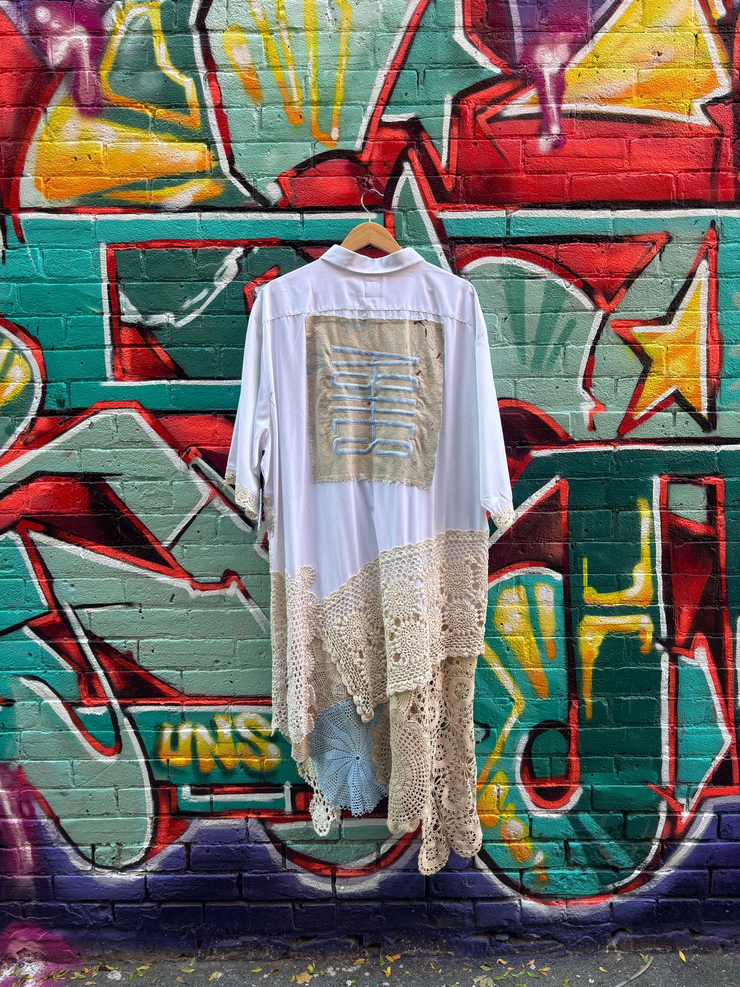 WHITE COLLARED TOP WITH VINTAGE DOILIES