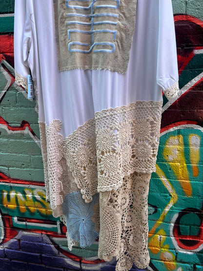 WHITE COLLARED TOP WITH VINTAGE DOILIES