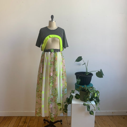 SHAPESHIFT - MEDIUM - CROPPED TSHIRT